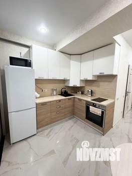 Студия квартира, посуточно, 35м2, 1/10 этаж