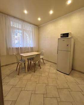 3-к квартира, на длительный срок, 100м2, 1/3 этаж