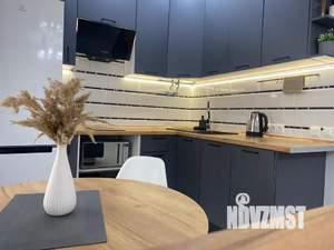 Студия квартира, посуточно, 35м2, 1/7 этаж