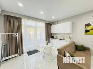 Студия квартира, посуточно, 35м2, 1/3 этаж
