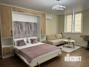 Студия квартира, посуточно, 38м2, 1/5 этаж
