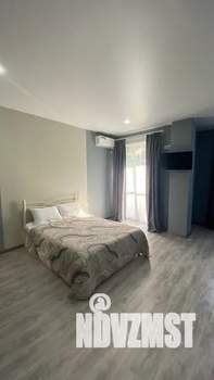 Студия квартира, посуточно, 33м2, 1/5 этаж