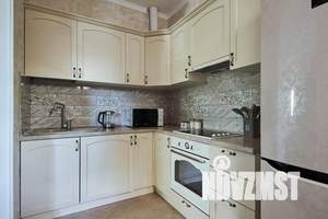 2-к квартира, посуточно, 65м2, 1/18 этаж