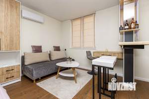 Студия квартира, посуточно, 38м2, 1/5 этаж