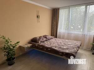 Студия квартира, посуточно, 32м2, 1/3 этаж