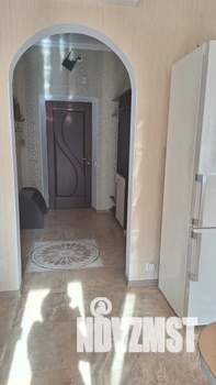 Студия квартира, посуточно, 37м2, 1/5 этаж
