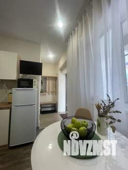 Студия квартира, посуточно, 30м2, 1/3 этаж