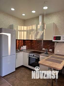 Студия квартира, посуточно, 30м2, 1/3 этаж