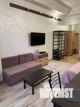 Студия квартира, посуточно, 35м2, 1/4 этаж