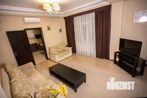 2-к квартира, посуточно, 75м2, 1/1 этаж