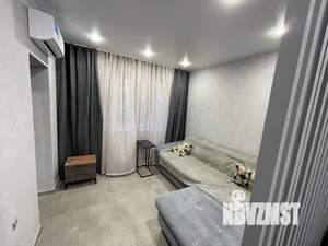 Студия квартира, посуточно, 37м2, 1/6 этаж