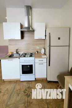 Студия квартира, посуточно, 40м2, 3/3 этаж