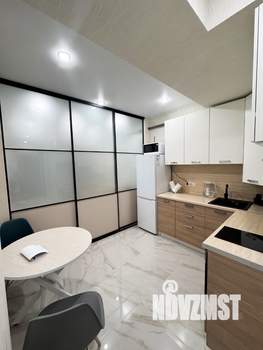 Студия квартира, посуточно, 35м2, 1/10 этаж