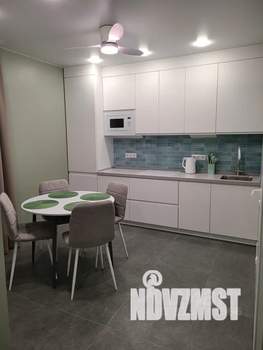 Студия квартира, посуточно, 42м2, 1/12 этаж