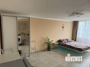 Студия квартира, посуточно, 32м2, 1/3 этаж
