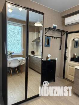 Студия квартира, посуточно, 36м2, 1/3 этаж