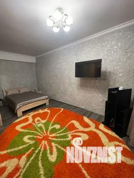 Студия квартира, посуточно, 44м2, 1/4 этаж