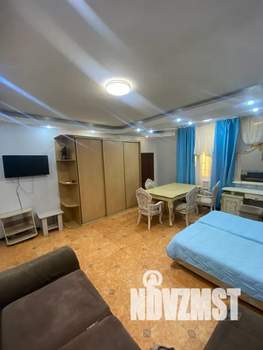 Студия квартира, посуточно, 35м2, 1/9 этаж
