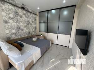 Студия квартира, посуточно, 35м2, 1/10 этаж
