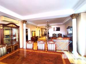 4-к квартира, вторичка, 186м2, 2/4 этаж