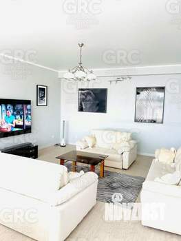3-к квартира, вторичка, 140м2, 2/8 этаж