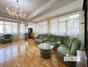 4-к квартира, вторичка, 136м2, 2/5 этаж