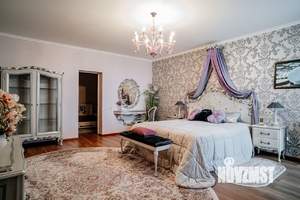 4-к квартира, вторичка, 241м2, 2/4 этаж