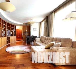 3-к квартира, вторичка, 180м2, 7/18 этаж
