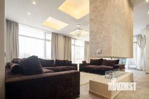 4-к квартира, вторичка, 260м2, 1/3 этаж