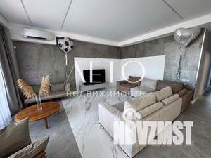 3-к квартира, вторичка, 140м2, 1/4 этаж