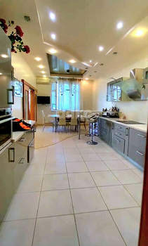 3-к квартира, вторичка, 123м2, 10/18 этаж