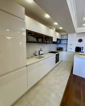 3-к квартира, вторичка, 140м2, 4/8 этаж