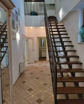 2-к квартира, вторичка, 180м2, 3/4 этаж