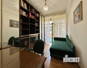 4-к квартира, вторичка, 136м2, 2/5 этаж