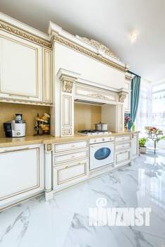 4-к квартира, вторичка, 240м2, 3/6 этаж