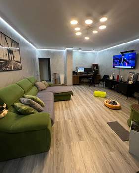2-к квартира, вторичка, 63м2, 1/10 этаж