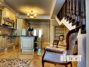 3-к квартира, вторичка, 165м2, 3/3 этаж