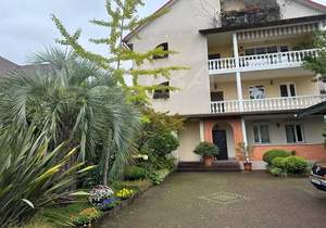 3-к квартира, вторичка, 125м2, 1/3 этаж