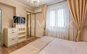 2-к квартира, вторичка, 70м2, 1/4 этаж