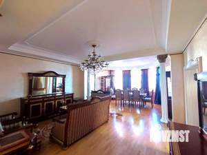 4-к квартира, вторичка, 186м2, 2/4 этаж