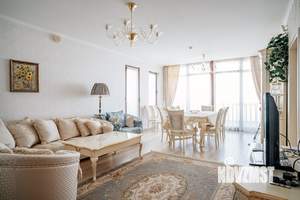 4-к квартира, вторичка, 241м2, 2/4 этаж