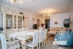 4-к квартира, вторичка, 241м2, 2/4 этаж