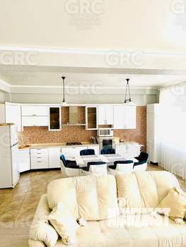 3-к квартира, вторичка, 140м2, 2/8 этаж