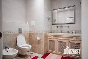 4-к квартира, вторичка, 241м2, 2/4 этаж