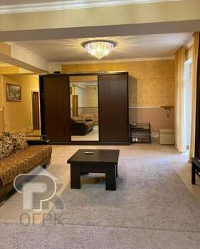 4-к квартира, вторичка, 132м2, 1/4 этаж