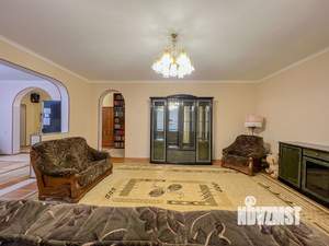 3-к квартира, вторичка, 120м2, 1/5 этаж