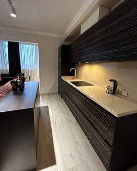 3-к квартира, вторичка, 100м2, 1/10 этаж