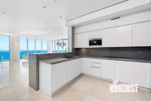 2-к квартира, вторичка, 108м2, 14/15 этаж