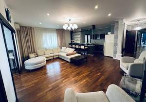 3-к квартира, вторичка, 116м2, 1/1 этаж