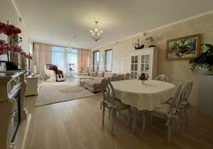 4-к квартира, вторичка, 292м2, 1/3 этаж